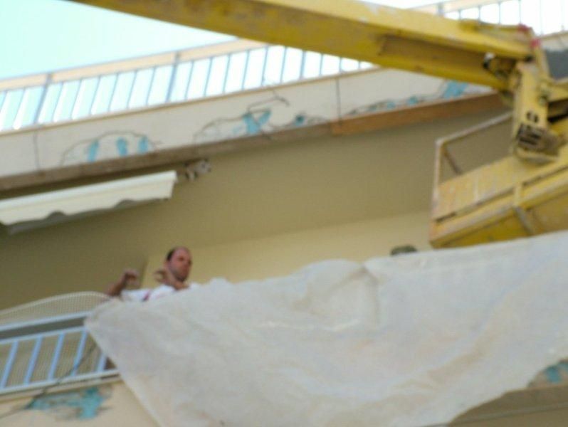 Επισκευές οπλισμού, μονώσεις τοίχων, χρωματισμός.