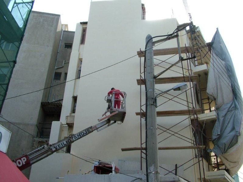 Επισκευές οπλισμού, μονώσεις τοίχων, χρωματισμός.