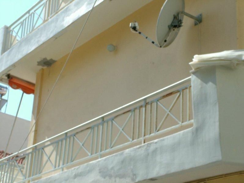 Επισκευές οπλισμού, μονώσεις τοίχων, χρωματισμός.