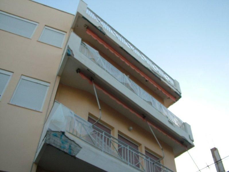 Επισκευές οπλισμού, μονώσεις τοίχων, χρωματισμός.