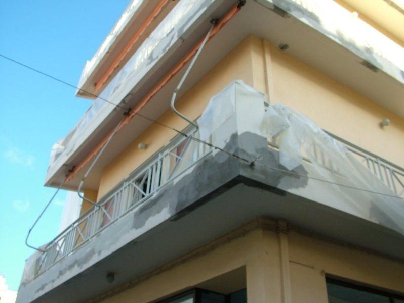 Επισκευές οπλισμού, μονώσεις τοίχων, χρωματισμός.