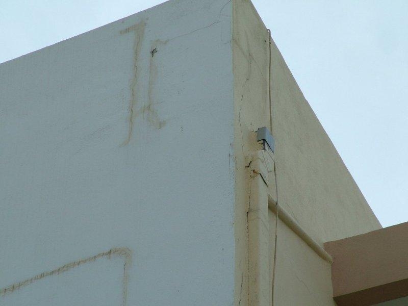 Επισκευές οπλισμού, μονώσεις τοίχων, χρωματισμός.