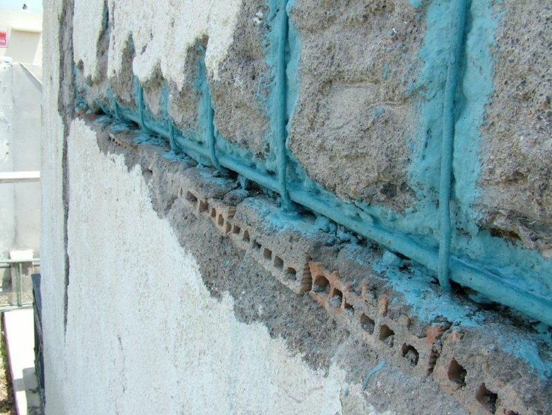 Επισκευές οπλισμού, επιχρίσματα ψιλά, μονώσεις τοίχων, χρωματισμός.