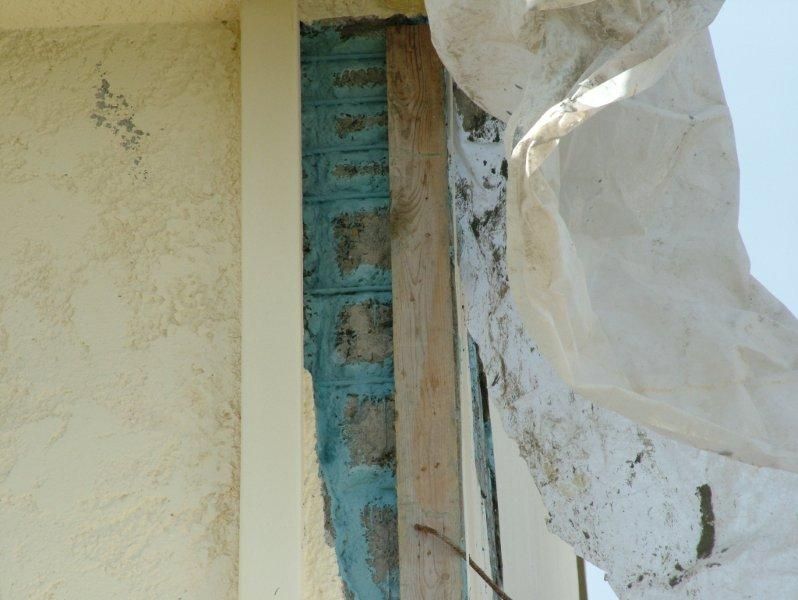Επισκευές οπλισμού, μονώσεις τοίχων, χρωματισμός.