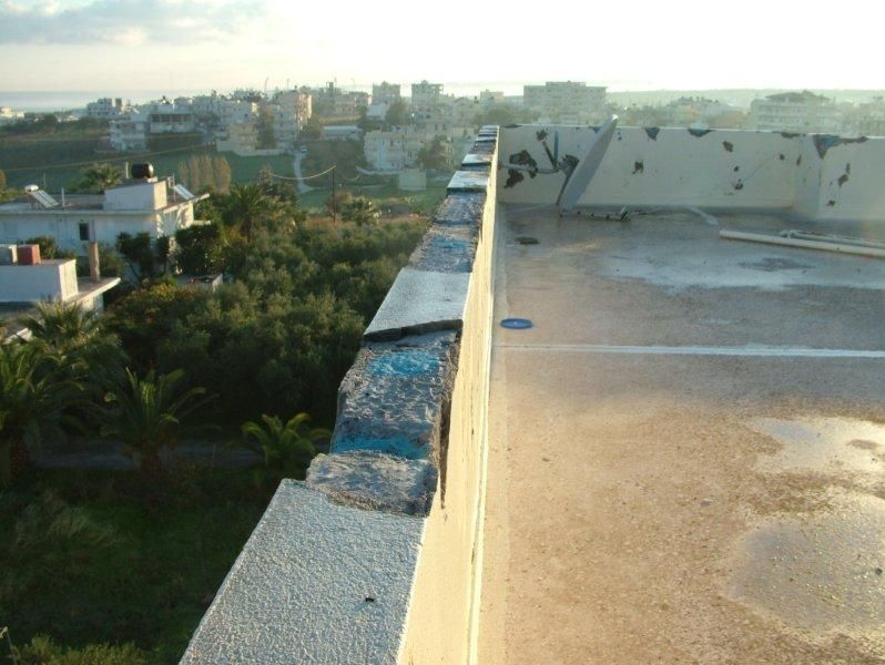 Επισκευές οπλισμού, μονώσεις τοίχων, χρωματισμός.