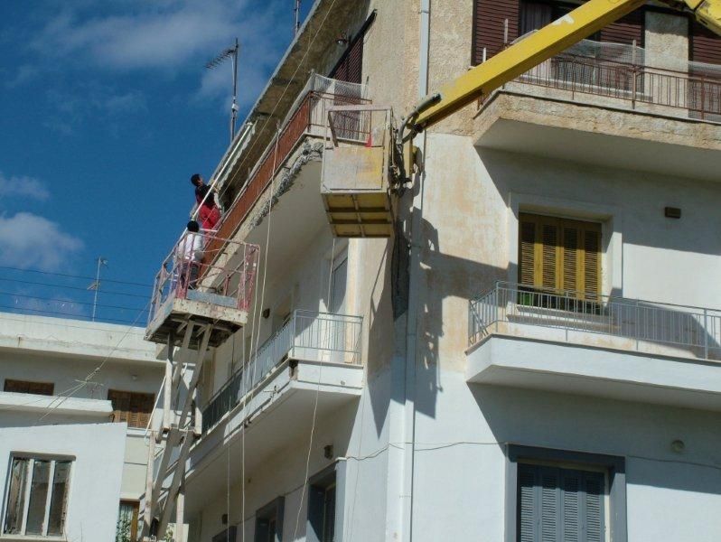 Επισκευές οπλισμού, μονώσεις τοίχων, χρωματισμός.