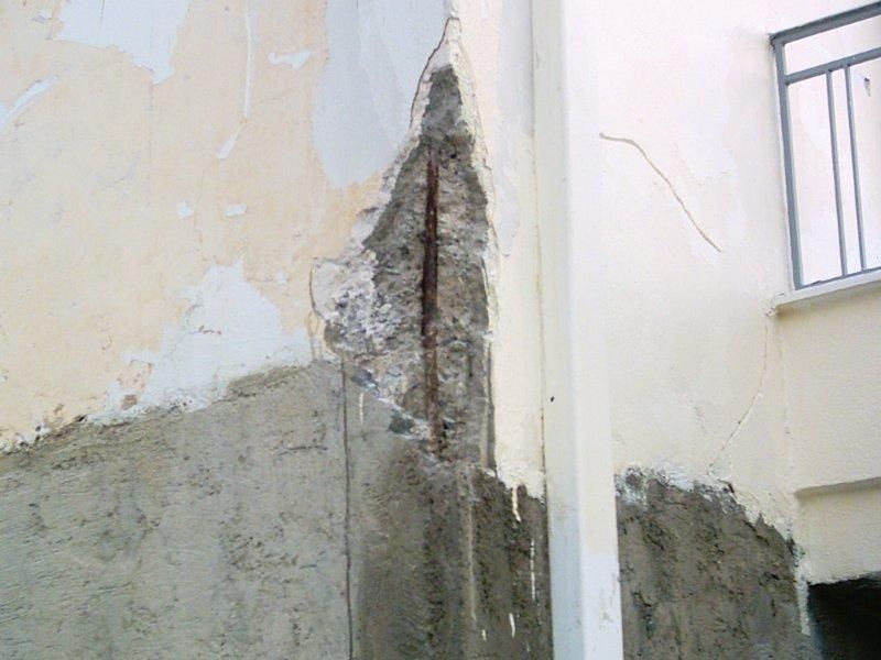Επισκευές οπλισμού, μονώσεις τοίχων, χρωματισμός.