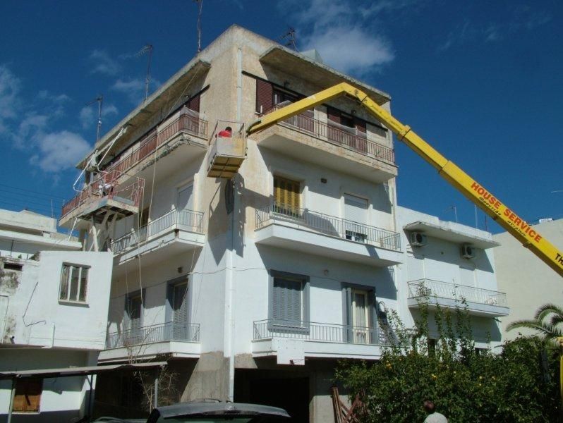 Επισκευές οπλισμού, μονώσεις τοίχων, χρωματισμός.