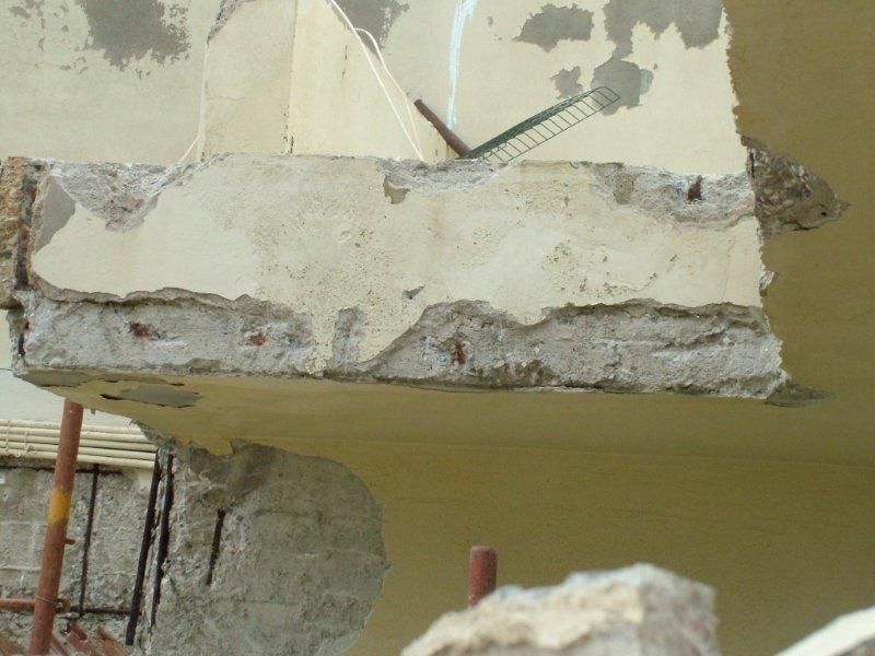 Επισκευές οπλισμού, μονώσεις τοίχων, χρωματισμός πίσω όψεων.