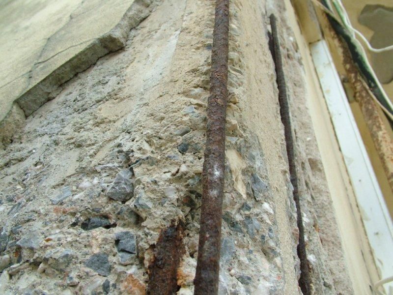 Επισκευές οπλισμού, μονώσεις τοίχων, χρωματισμός πίσω όψεων.