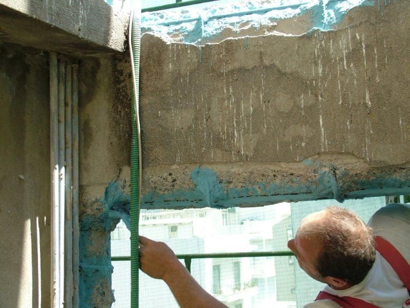 Επισκευές οπλισμού, μονώσεις τοίχων, χρωματισμός.