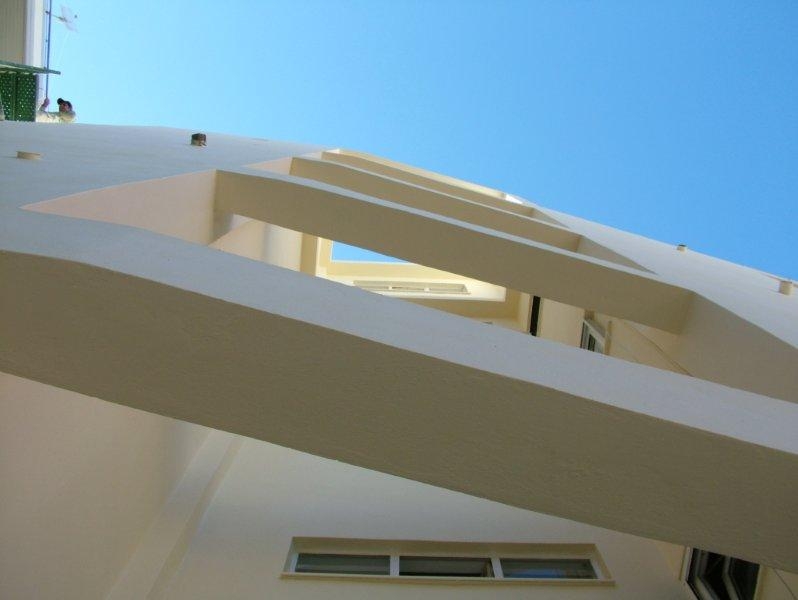Επισκευές οπλισμού, μονώσεις τοίχων, χρωματισμός.