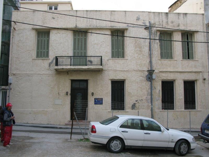 Αναπαλαίωση, αρμολόγηση, επισκευή, εσωτερικά και εξωτερικά.