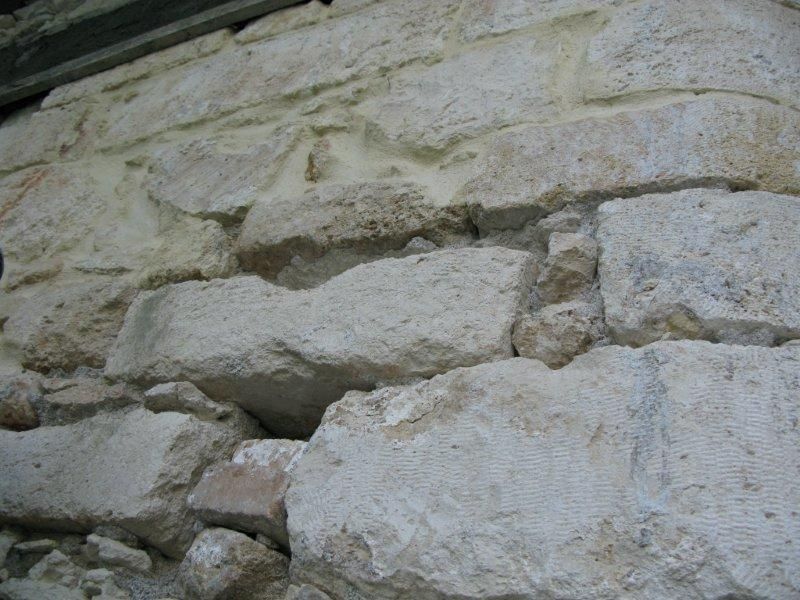 Αναπαλαίωση, αρμολόγηση, επισκευή, εσωτερικά και εξωτερικά.