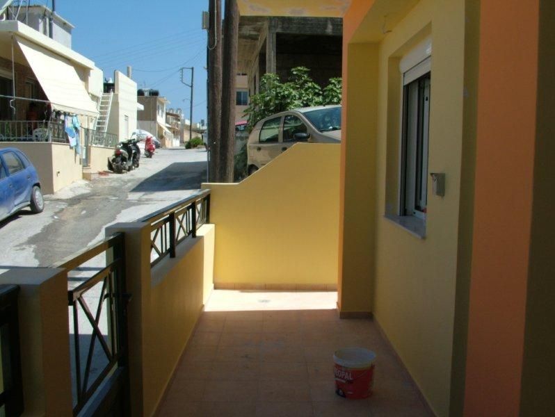 Ανακαίνιση, επισκευές οπλισμού, μονώσεις τοίχων, χρωματισμός, υγρομόνωση θερμομόνωση.