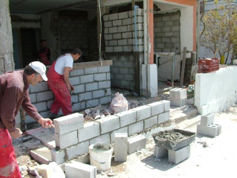 Ανακαίνιση, επισκευές οπλισμού, μονώσεις τοίχων, χρωματισμός, υγρομόνωση θερμομόνωση.
