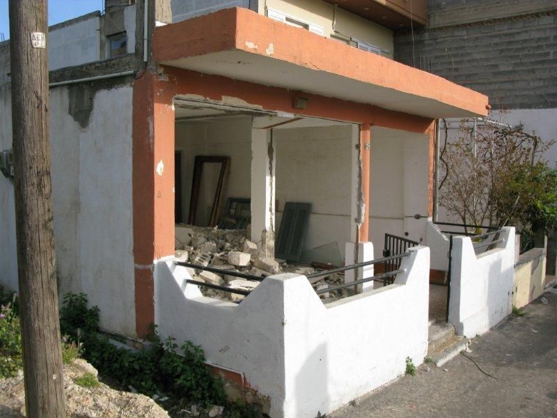 Ανακαίνιση, επισκευές οπλισμού, μονώσεις τοίχων, χρωματισμός, υγρομόνωση θερμομόνωση.