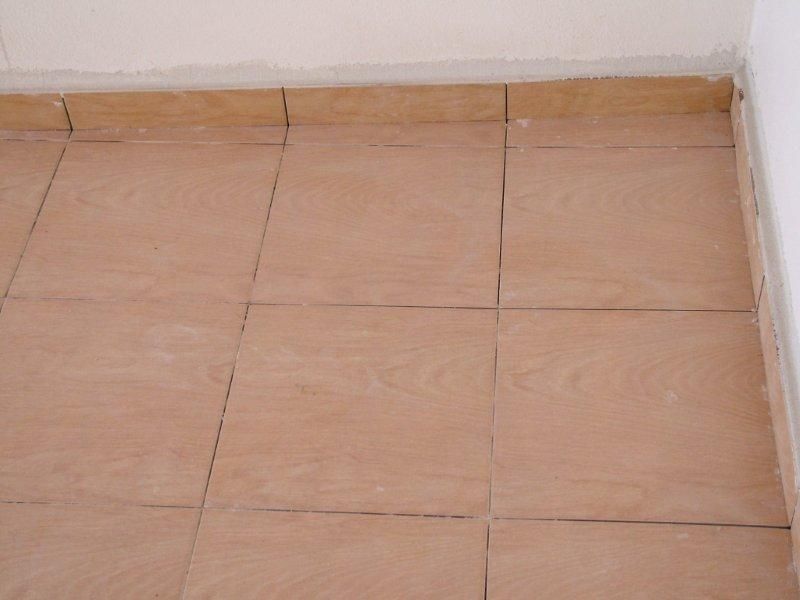 Ανακαίνιση, επισκευές οπλισμού, μονώσεις τοίχων, χρωματισμός.