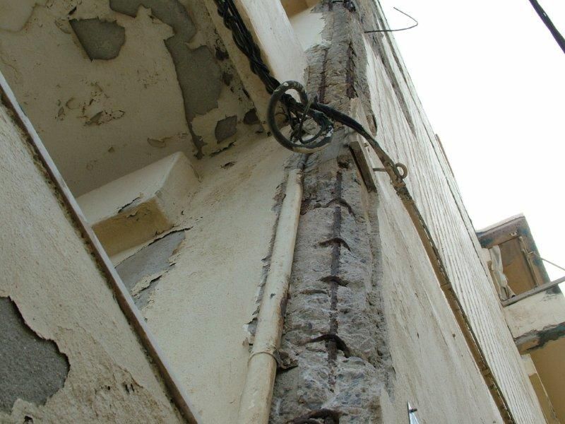 Επισκευές οπλισμού, μονώσεις τοίχων, χρωματισμός.