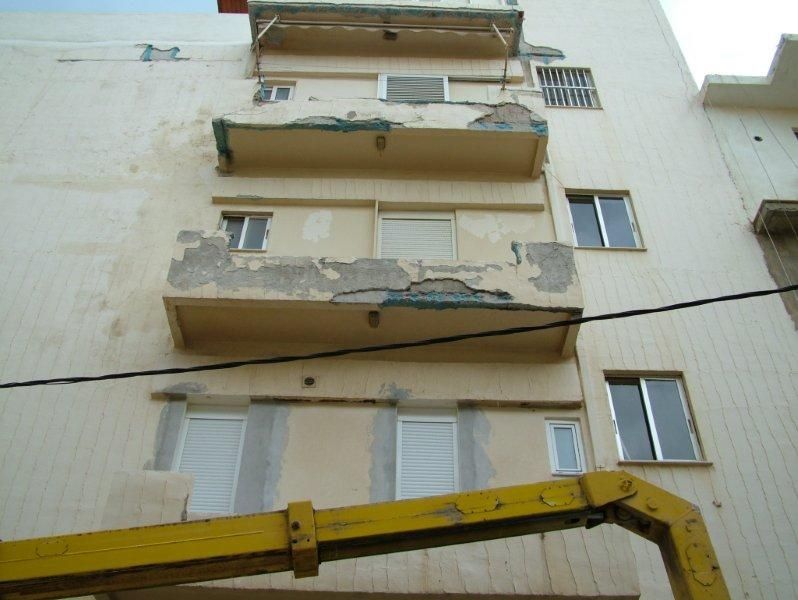 Επισκευές οπλισμού, μονώσεις τοίχων, χρωματισμός.