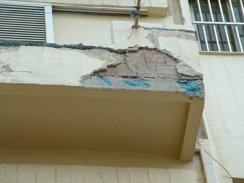 Επισκευές οπλισμού, μονώσεις τοίχων, χρωματισμός.