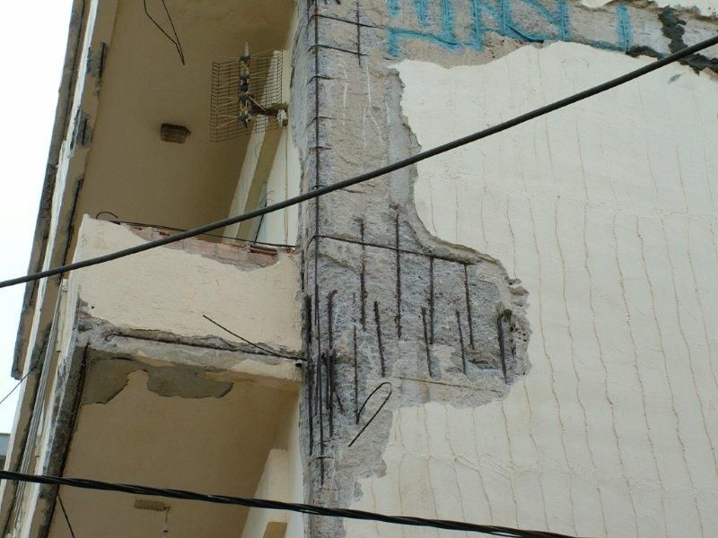 Επισκευές οπλισμού, μονώσεις τοίχων, χρωματισμός.