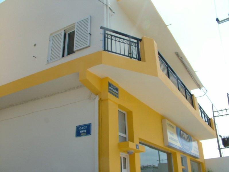 Επισκευές οπλισμού, μονώσεις τοίχων, χρωματισμός.