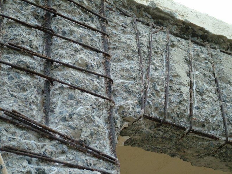 Επισκευές οπλισμού, μονώσεις τοίχων, χρωματισμός.