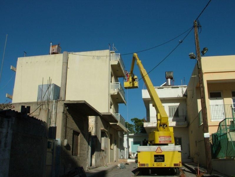 Επισκευές οπλισμού, μονώσεις τοίχων, χρωματισμός.