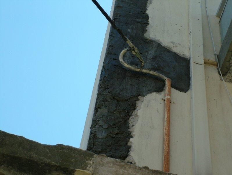Επισκευές οπλισμού, μονώσεις τοίχων, χρωματισμός.
