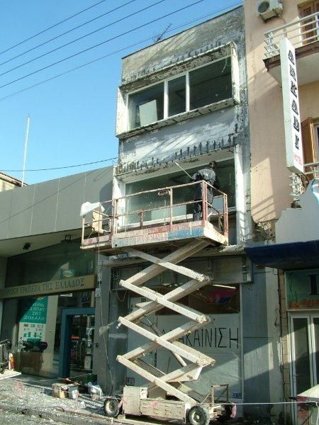 Επισκευές οπλισμού, μονώσεις τοίχων, χρωματισμός.