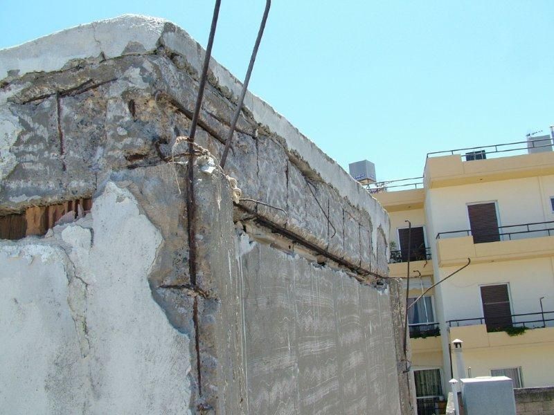 Επισκευές οπλισμού, μονώσεις τοίχων, χρωματισμός εσωτερική, ανακαίνιση, υγρομόνωση.