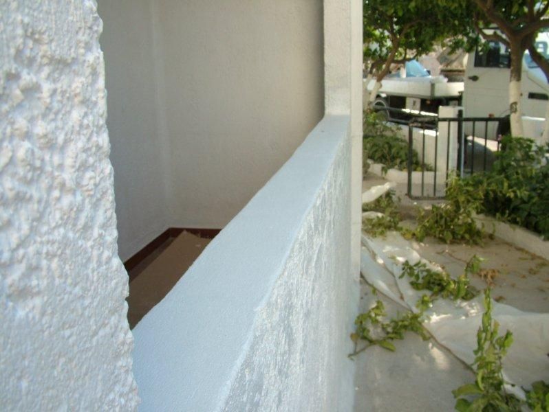 Επισκευές οπλισμού, μονώσεις τοίχων, χρωματισμός.