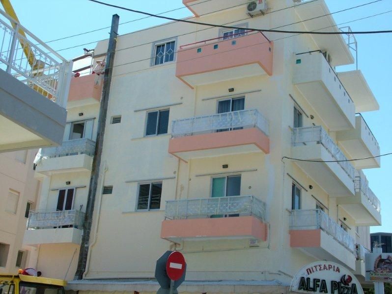 Επισκευές οπλισμού, επιχρίσματα ψιλά, μονώσεις τοίχων, χρωματισμός.