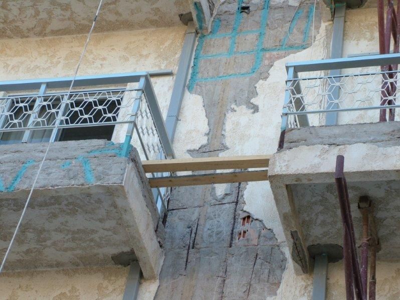 Επισκευές οπλισμού, επιχρίσματα ψιλά, μονώσεις τοίχων, χρωματισμός.