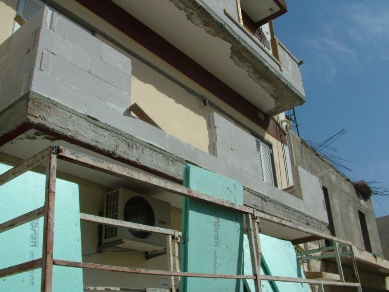 Επισκευές οπλισμού, νέα στηθαία κτιστά, μονώσεις τοίχων, χρωματισμός.