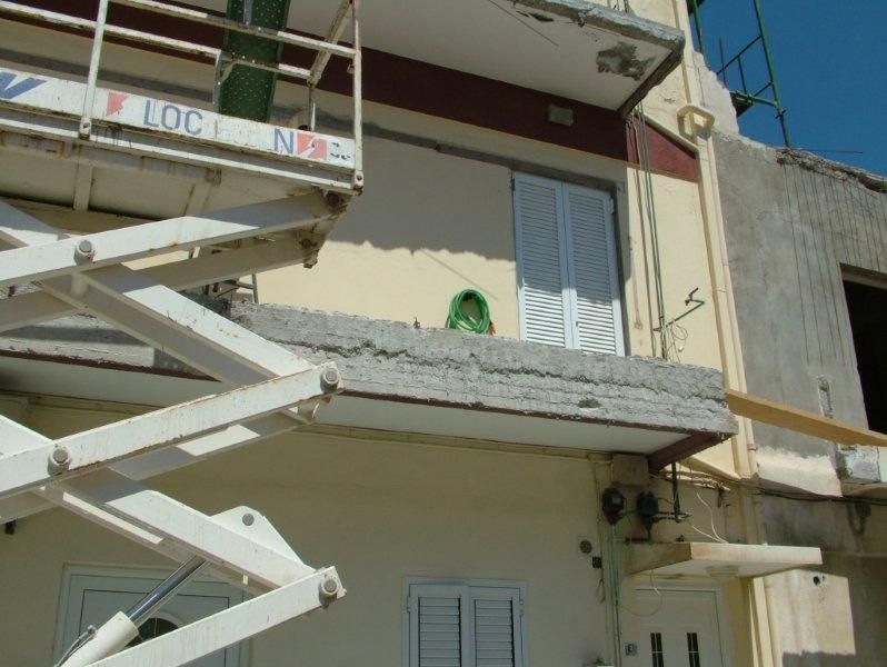 Επισκευές οπλισμού, νέα στηθαία κτιστά, μονώσεις τοίχων, χρωματισμός.