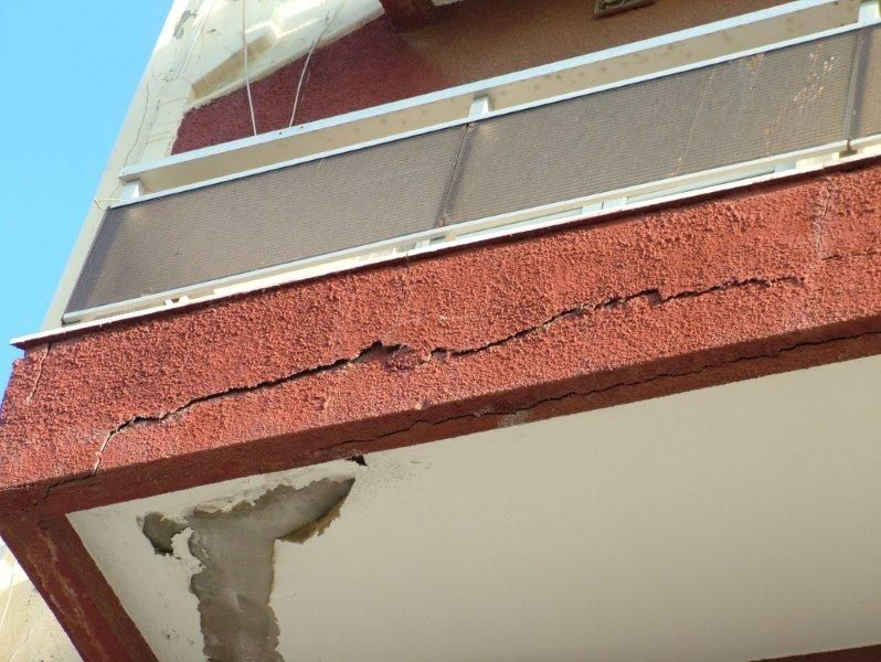 Επισκευές οπλισμού, νέα στηθαία κτιστά, μονώσεις τοίχων, χρωματισμός.