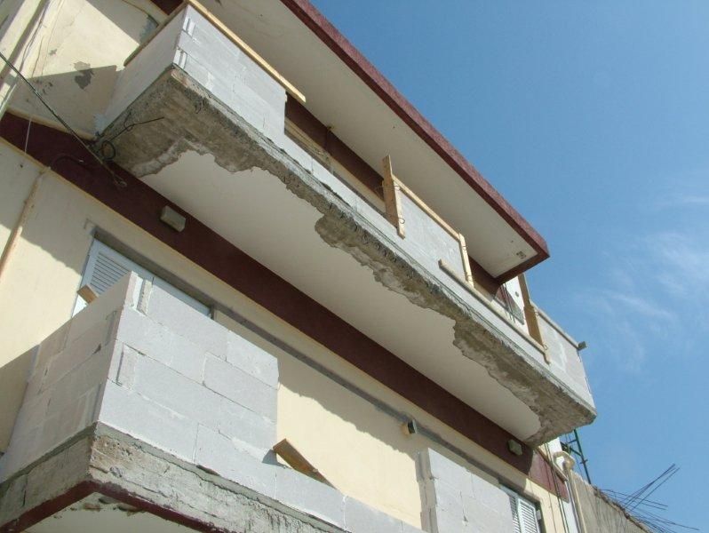 Επισκευές οπλισμού, νέα στηθαία κτιστά, μονώσεις τοίχων, χρωματισμός.