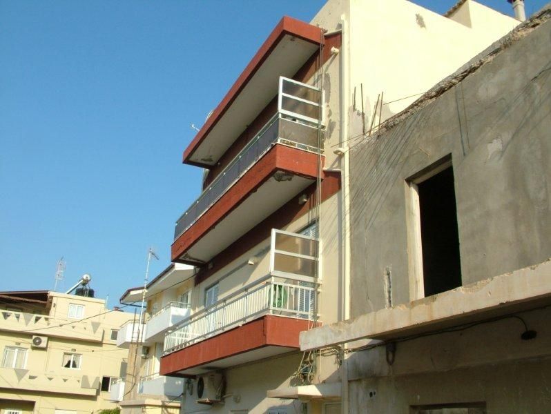 Επισκευές οπλισμού, νέα στηθαία κτιστά, μονώσεις τοίχων, χρωματισμός.
