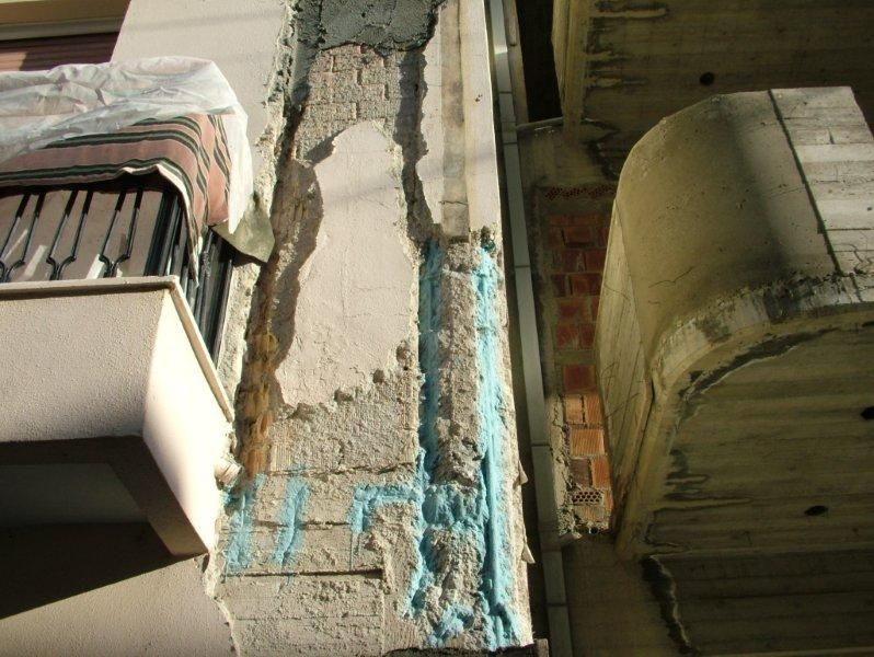 Επισκευές οπλισμού, μονώσεις τοίχων, χρωματισμός.