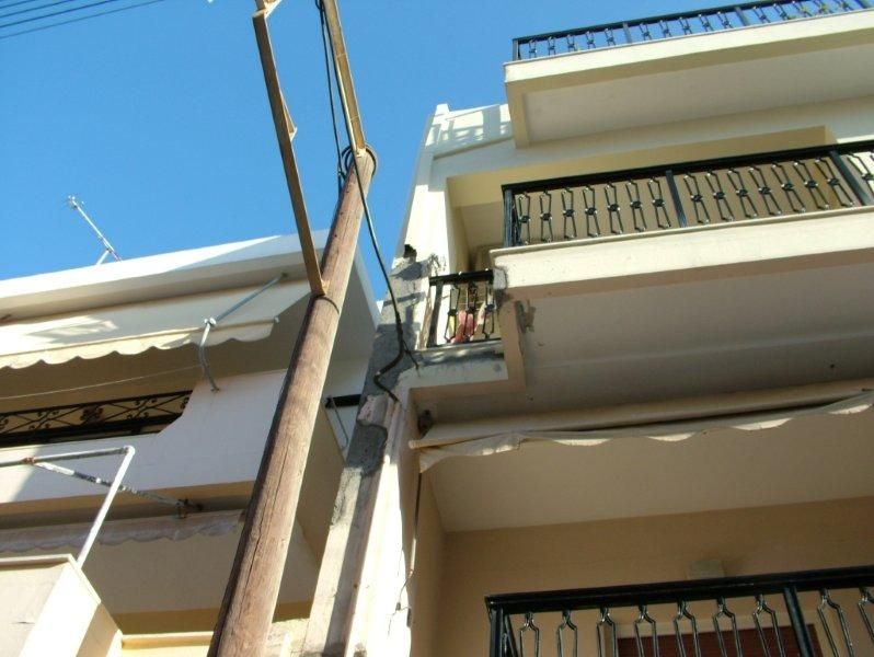 Επισκευές οπλισμού, μονώσεις τοίχων, χρωματισμός.