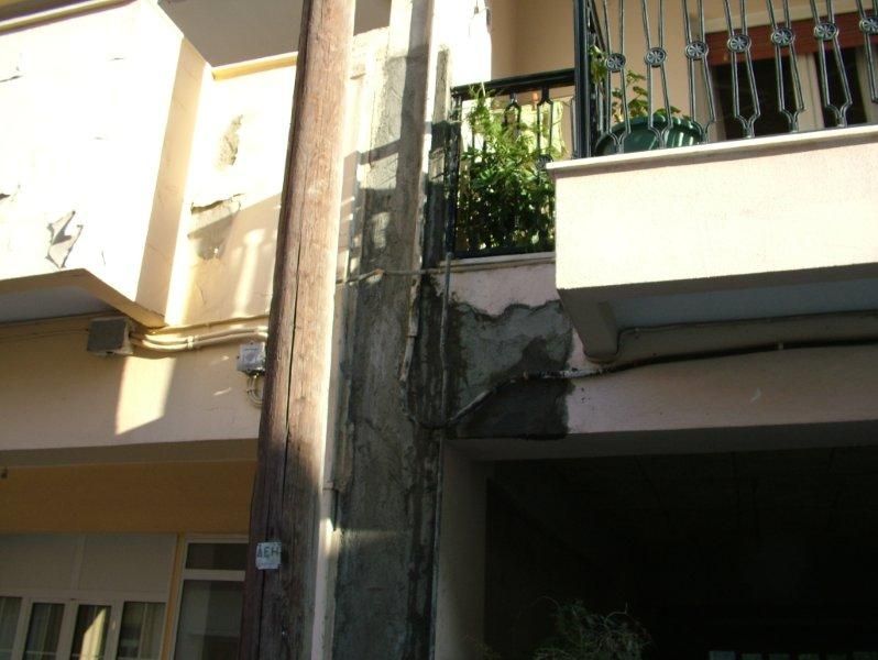 Επισκευές οπλισμού, μονώσεις τοίχων, χρωματισμός.