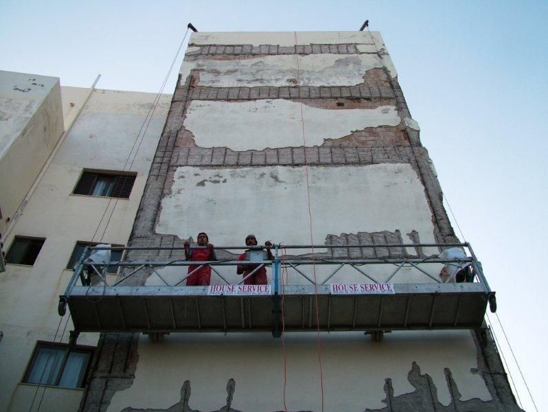 Επισκευές οπλισμού, μονώσεις δυτικού τυφλού τοίχου, χρωματισμός.