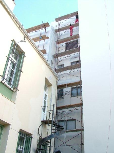 Επισκευές οπλισμού, μονώσεις δυτικού τυφλού τοίχου, χρωματισμός.
