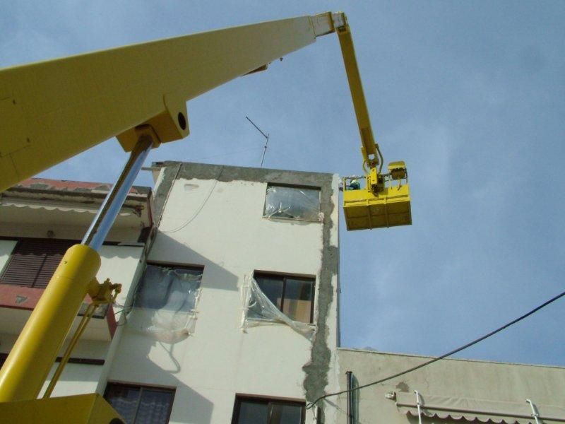 Επισκευές οπλισμού, μονώσεις τοίχων, χρωματισμός.