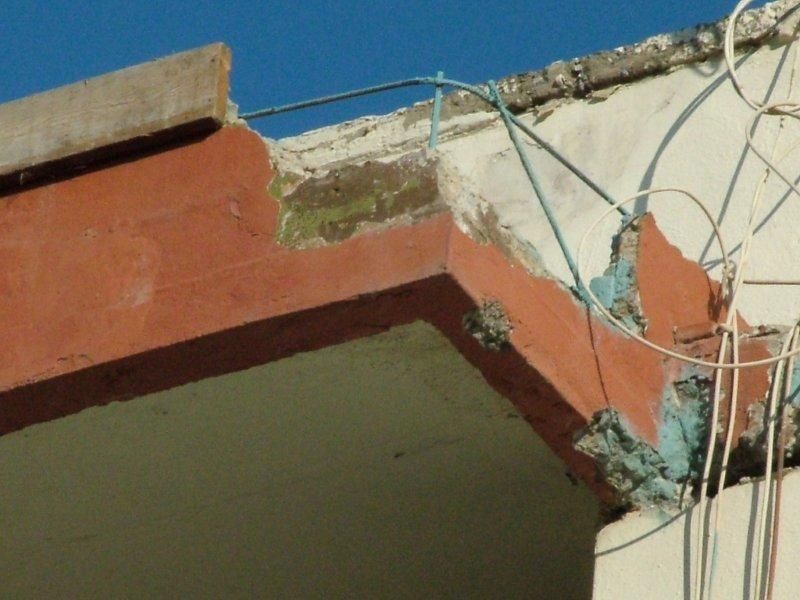 Επισκευές οπλισμού, μονώσεις τοίχων, χρωματισμός.