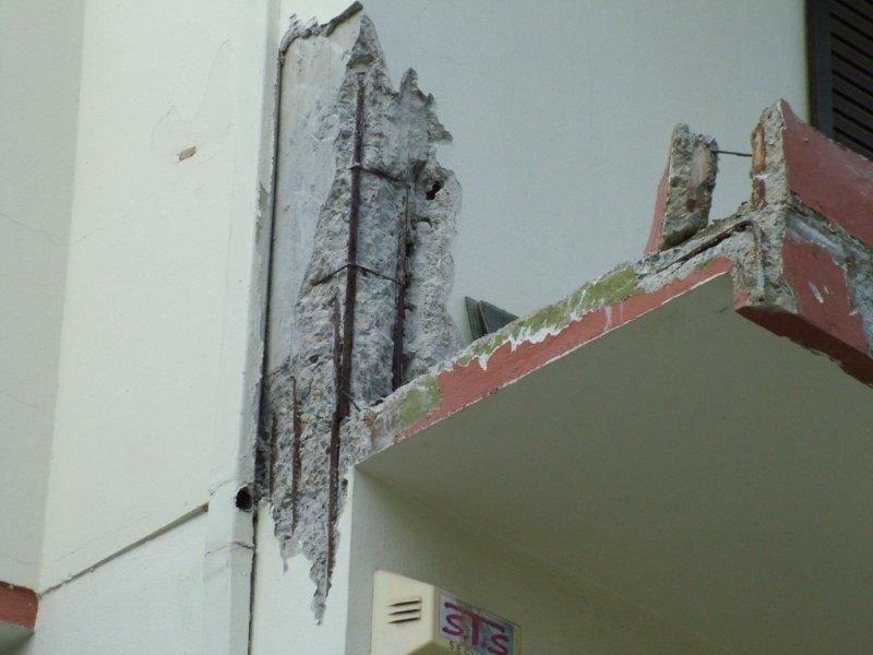 Επισκευές οπλισμού, μονώσεις τοίχων, χρωματισμός.