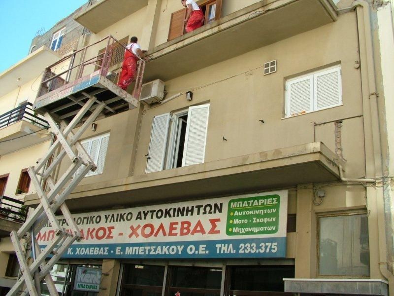 Επισκευές οπλισμού, μονώσεις τοίχων, χρωματισμός κιγκλιδώματα.