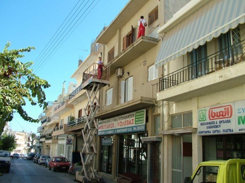 Επισκευές οπλισμού, μονώσεις τοίχων, χρωματισμός κιγκλιδώματα.